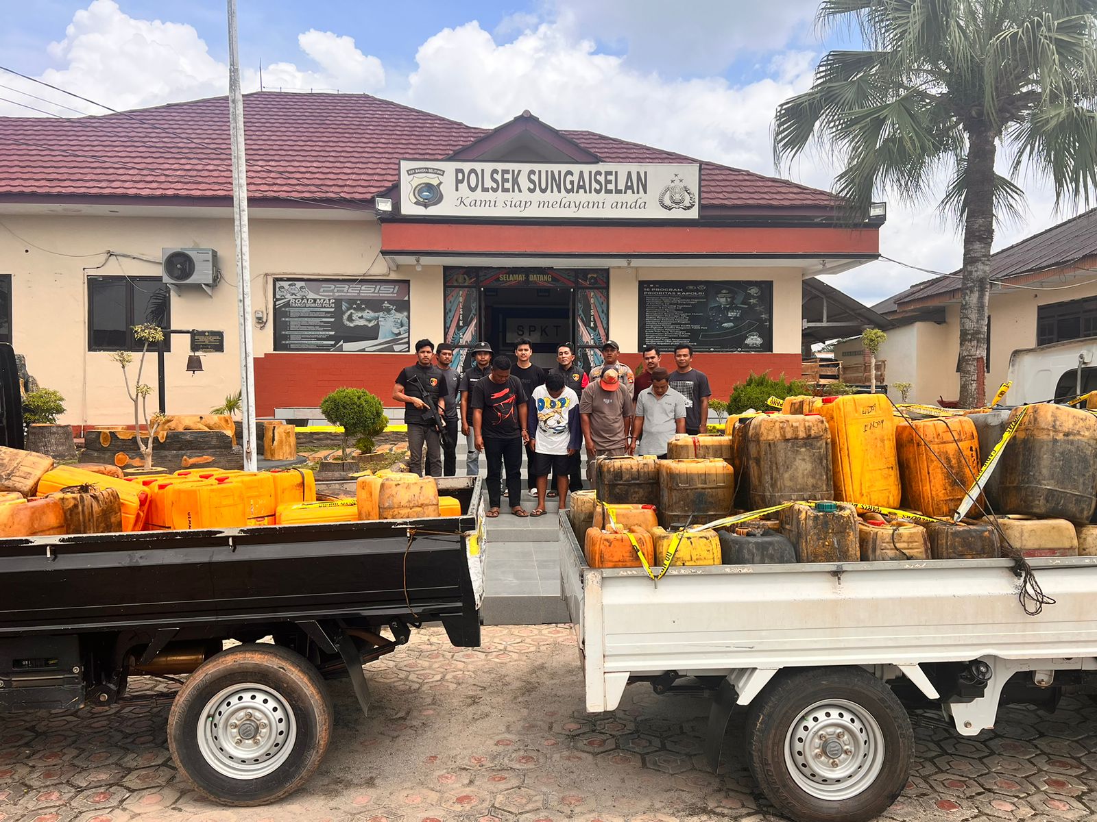 Perkara Penyalahgunaan BBM Bersubsidi Memasuki Tahap II, Polsek Sungai Selan Serahkan 4 Tersangka dan Bukti ke Kejaksaan